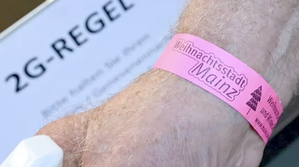 Der Einzelhandelsverband fordert bundesweites Einkaufen nur noch mit Armband-Lösung